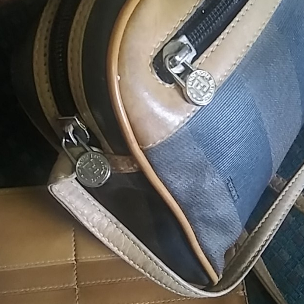 💕Authentic Fendi Vintage Stripe Crossbody. - Picture 4 of 12